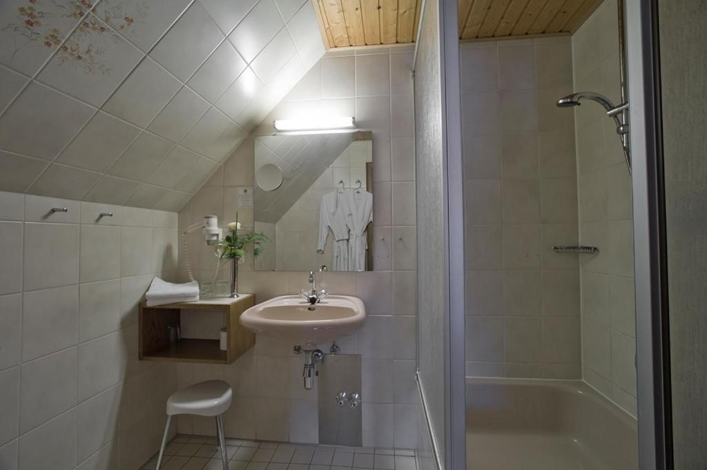 Landhotel Sauerlaender Hof إسلوهي الغرفة الصورة